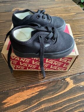 Vans baby Classic Canvas Low-Top Sneakers - Black (size 4 toddler)